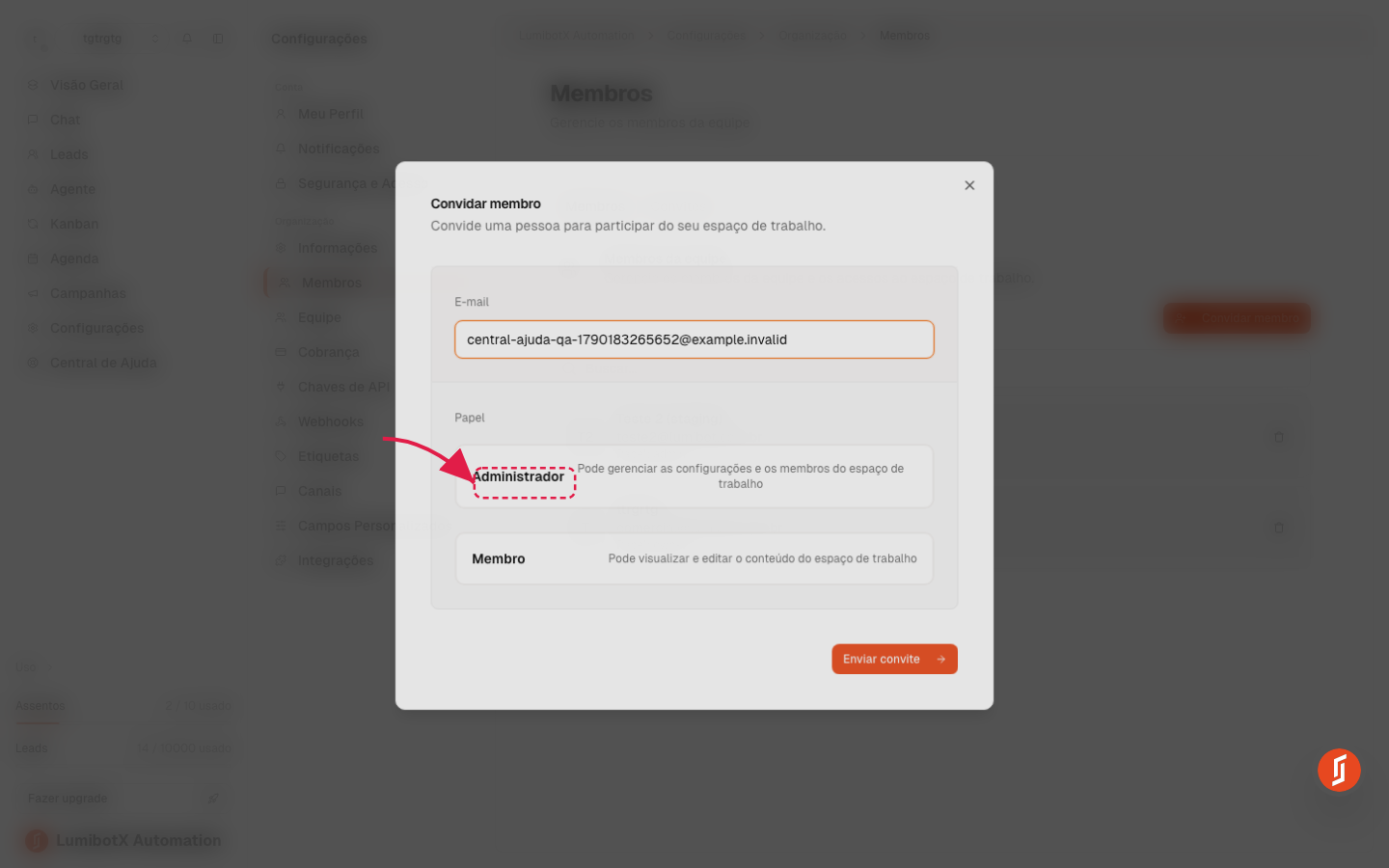 Janela de convite com o campo de e-mail preenchido e seta vermelha destacando a opção de papel e o botão "Enviar convite"