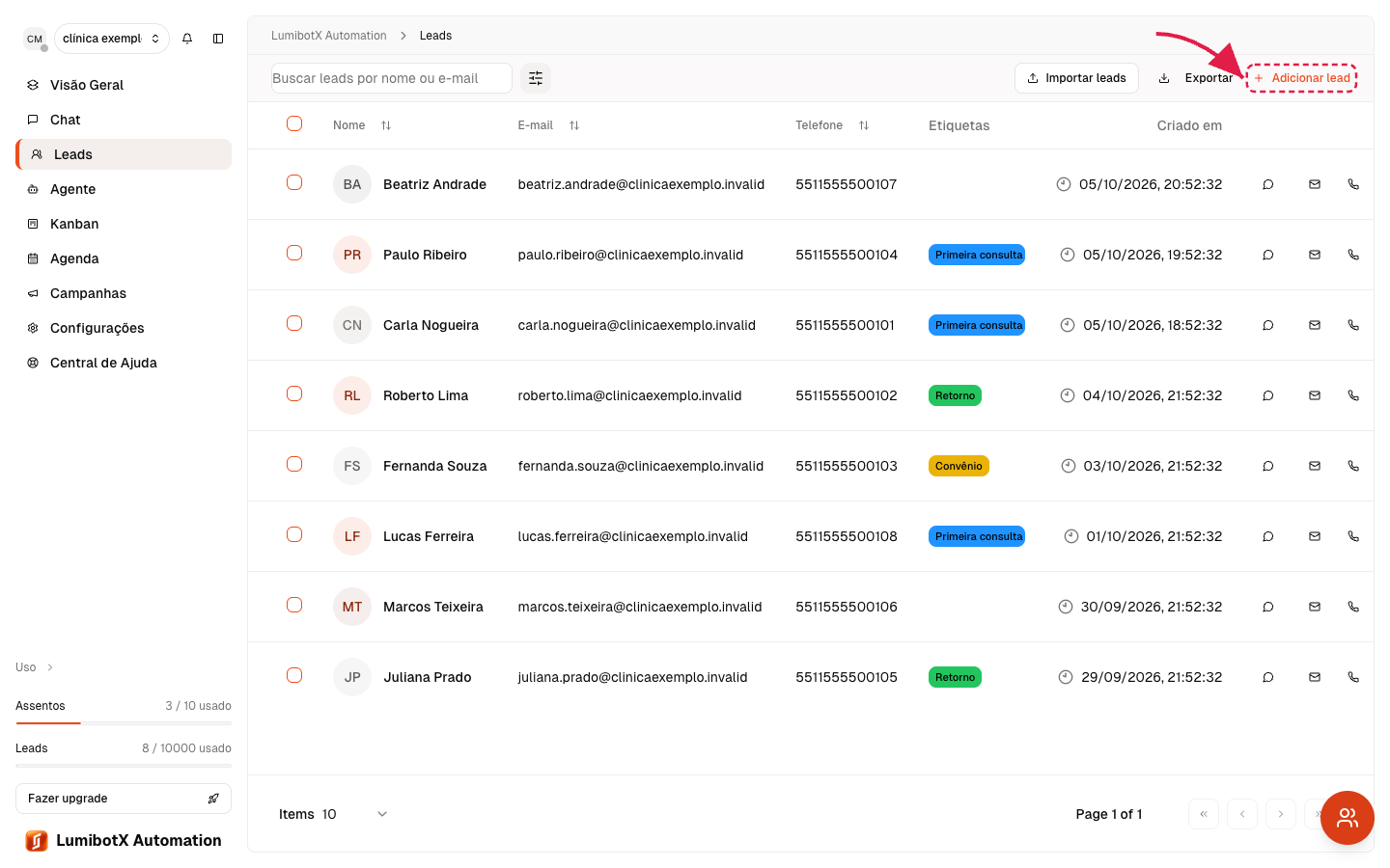 Tela de Leads com seta vermelha apontando para o botão de adicionar contato no topo
