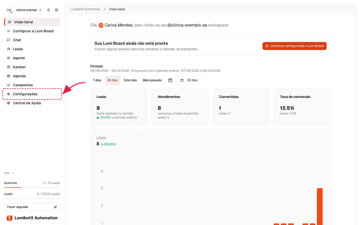 Menu lateral com uma seta vermelha apontando para o item "Configurações"