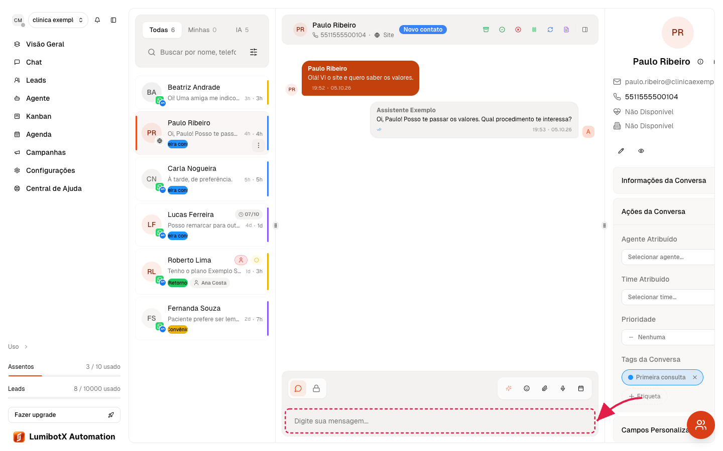 Campo de mensagem na parte inferior da conversa com uma seta vermelha apontando para a área de digitação