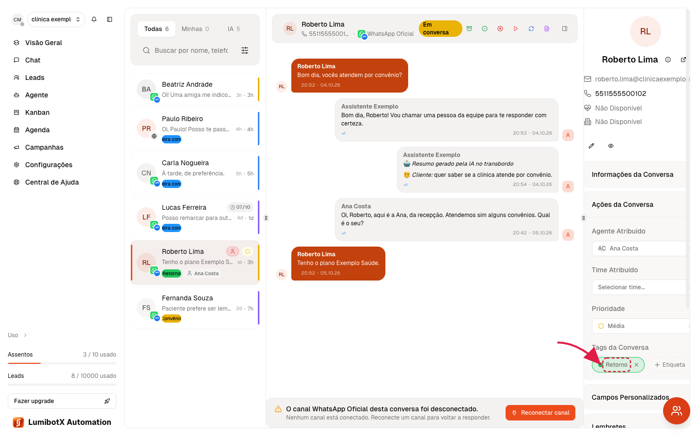 Conversa com uma seta vermelha apontando para uma etiqueta colorida aplicada