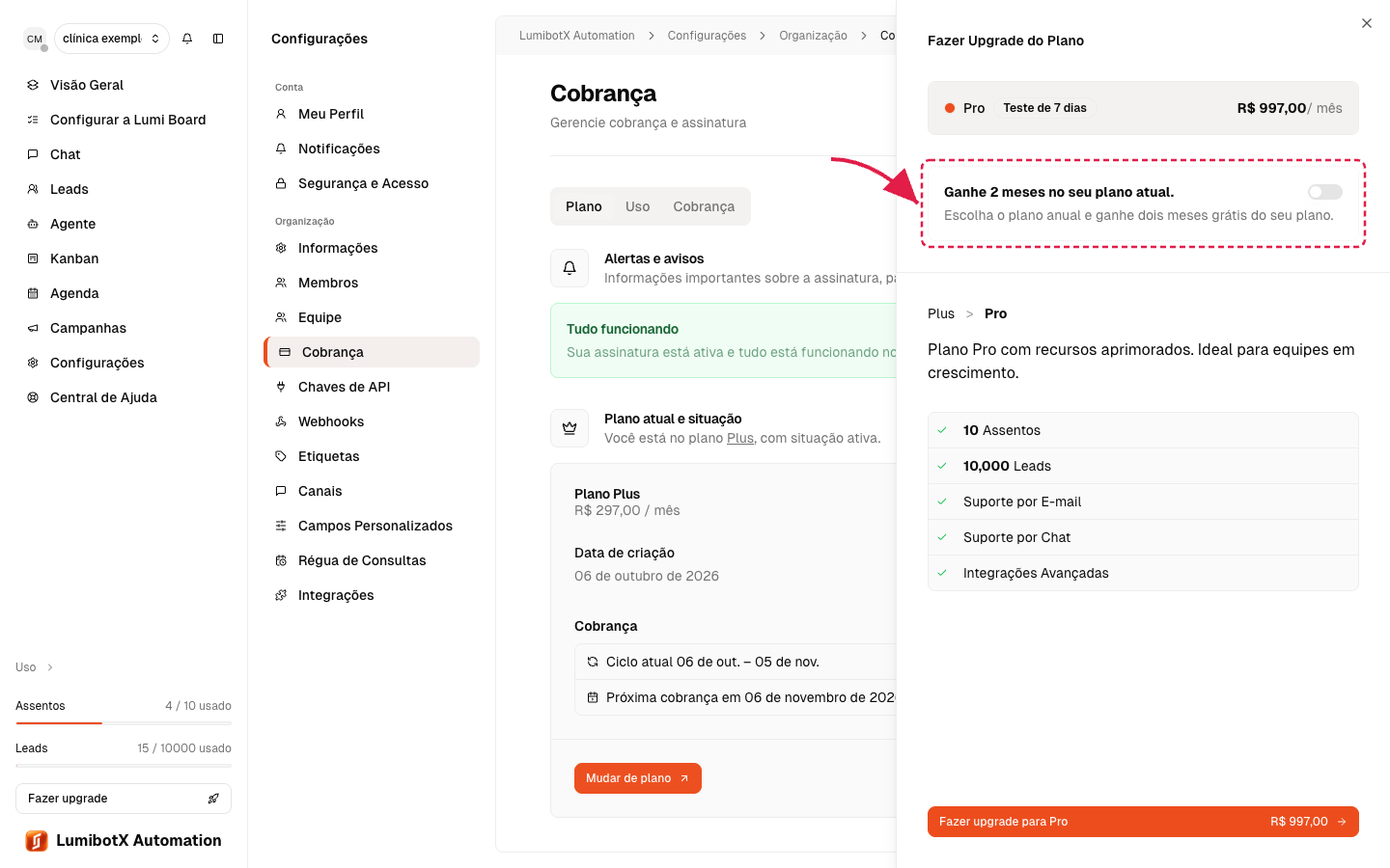 Janela de upgrade com seta vermelha destacando o seletor entre cobrança mensal e anual