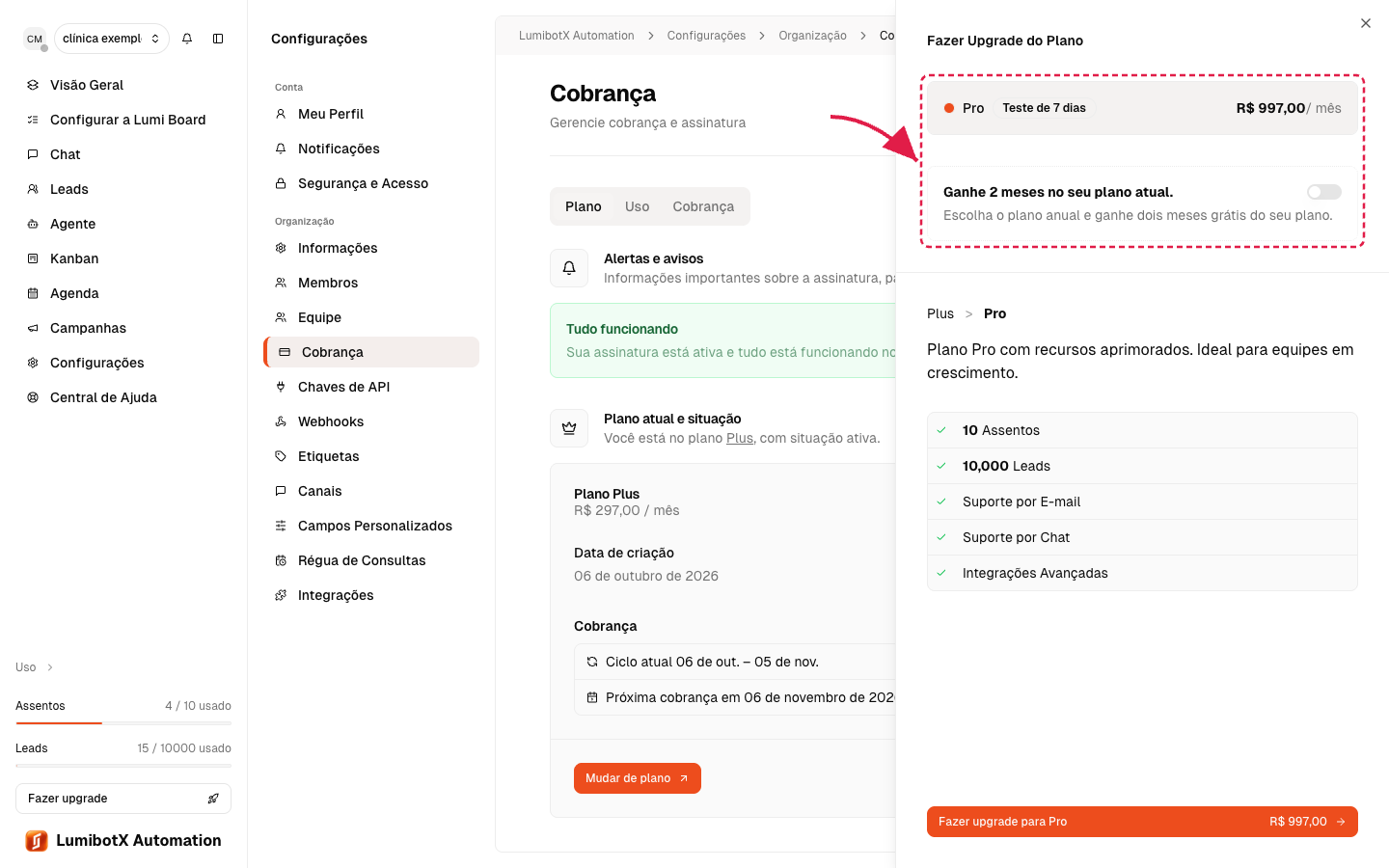 Janela de upgrade com seta vermelha apontando para a lista de planos e a opção de cobrança mensal ou anual